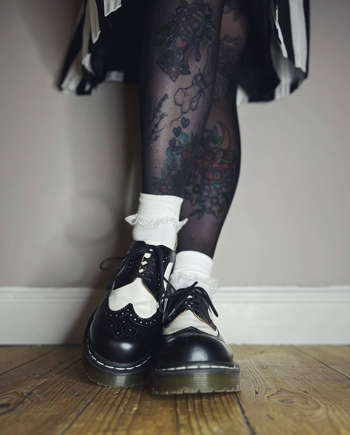3989 Bex Smooth Leather Brogue Shoes in Black | Dr. Martens™