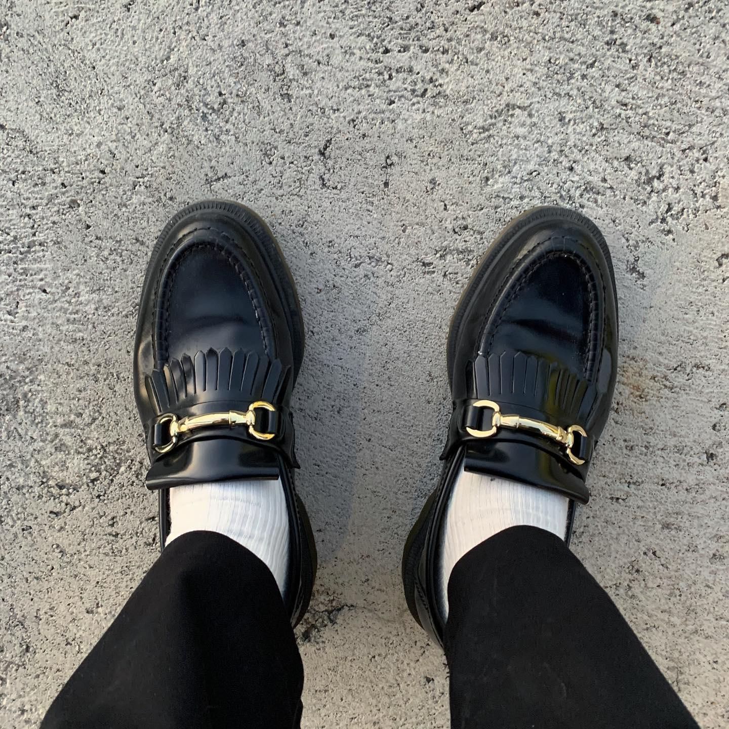 Adrian Snaffle Smooth Leather Tassel Loafers in Black | Dr. Martens™