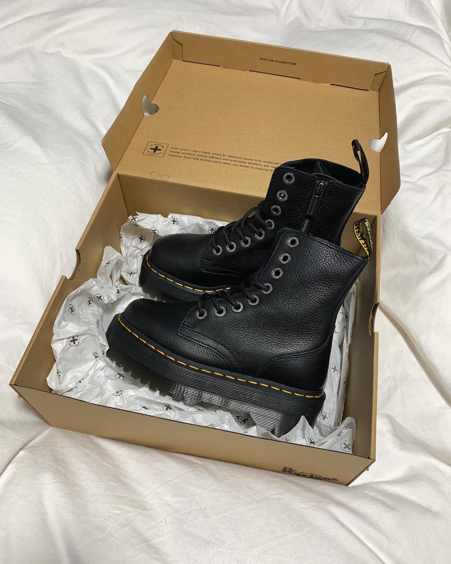 1460 Pascal Max Leather Platform Boots in Black | Dr. Martens™
