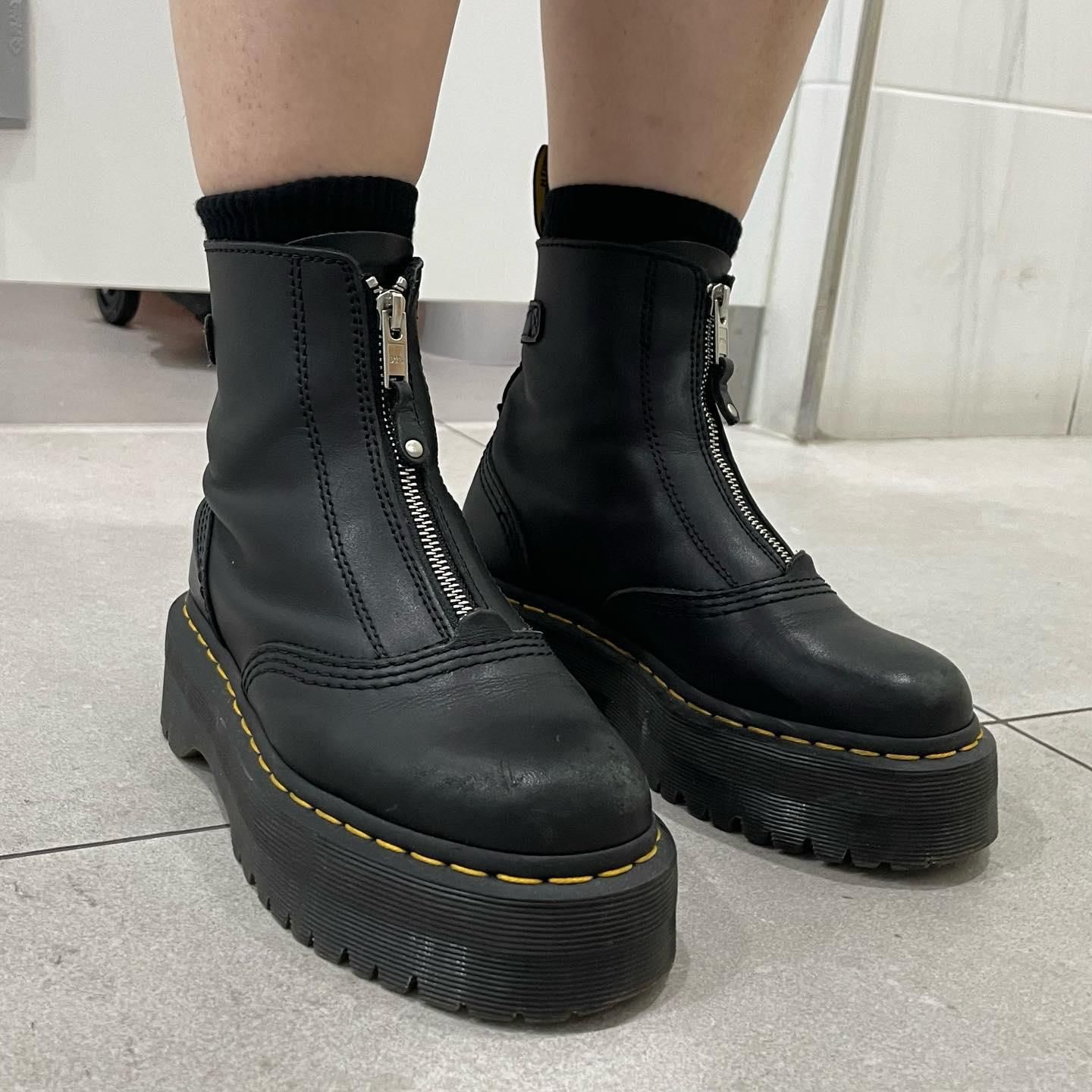Jetta Platform Boots in Black | Dr. Martens™