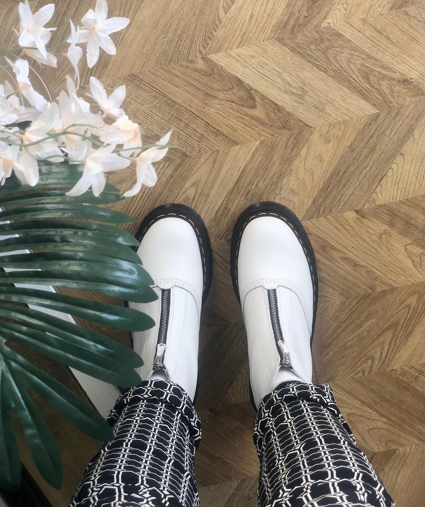 Jetta Platform Boots in White | Dr. Martens™