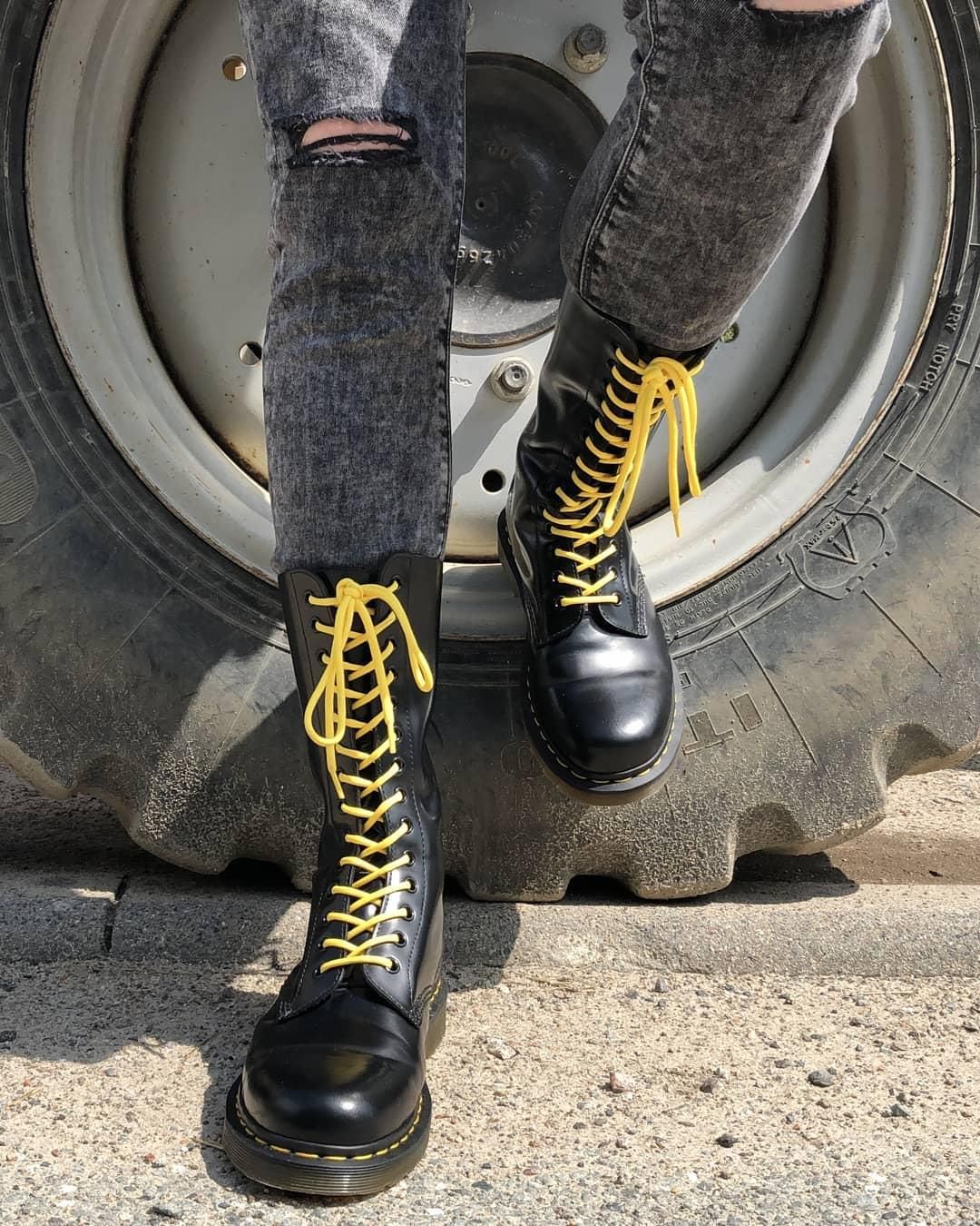 1914 Smooth Leather High Lace Up Boots in Black | Dr. Martens™