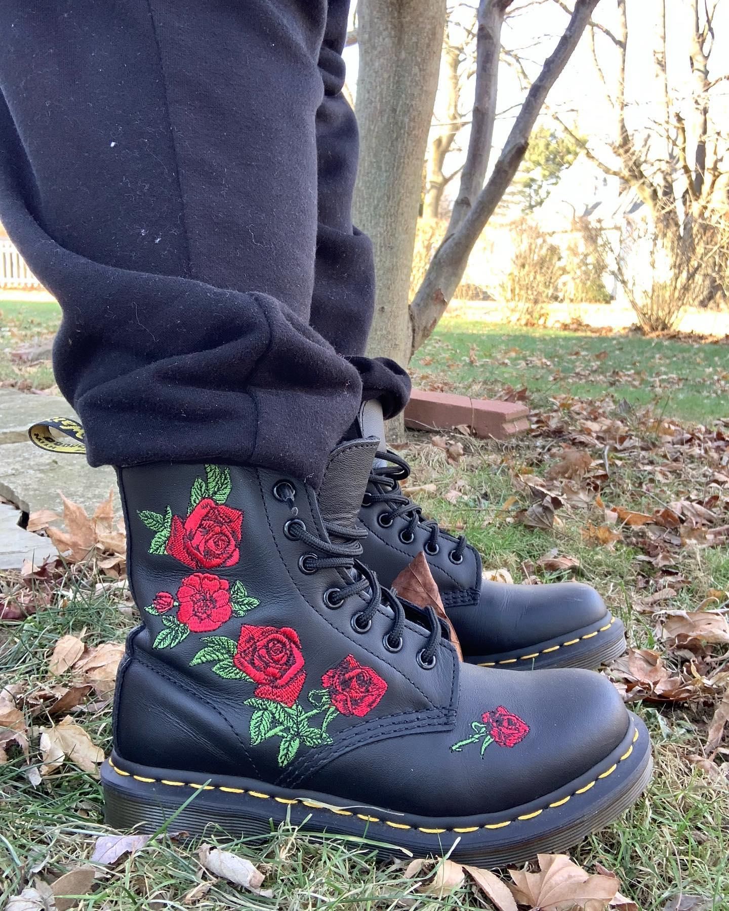 1460 Vonda Floral Rose Leather Lace Up Boots in Black | Dr. Martens™
